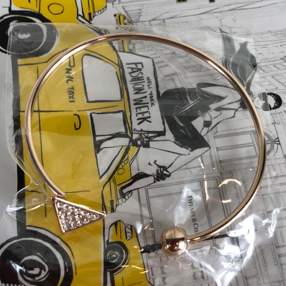 Pyramid Crystal and Rose Gold Bracelet - Picture 3 of 8